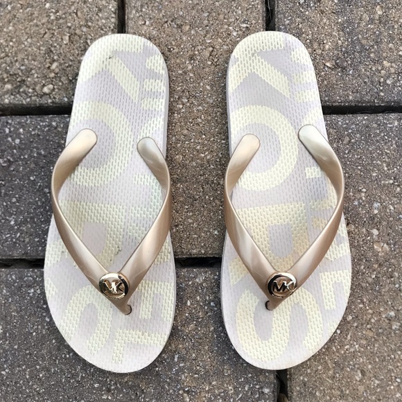 MK - Michael Kors - Gold Slippers Size 7 + 🎁 FREE GIFTS 🎁 - Picture 3 of 10